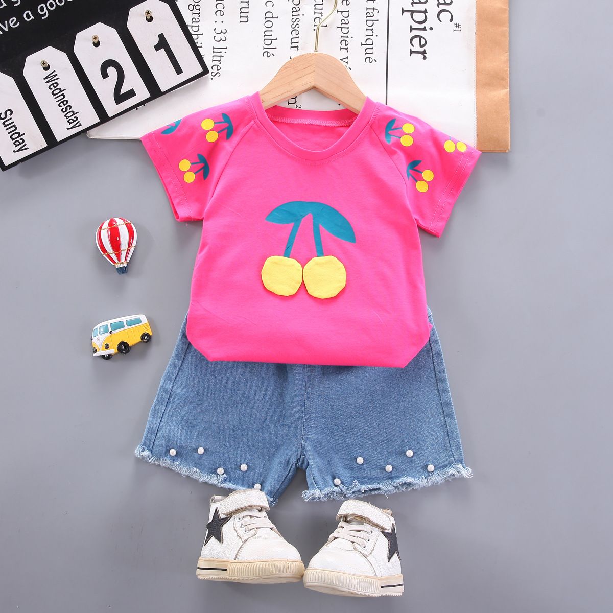 Børnetøj, pigedragt, sommer 2024 nyt modesæt til piger med tegneserieprint, kortærmet, trendy_voghion.com