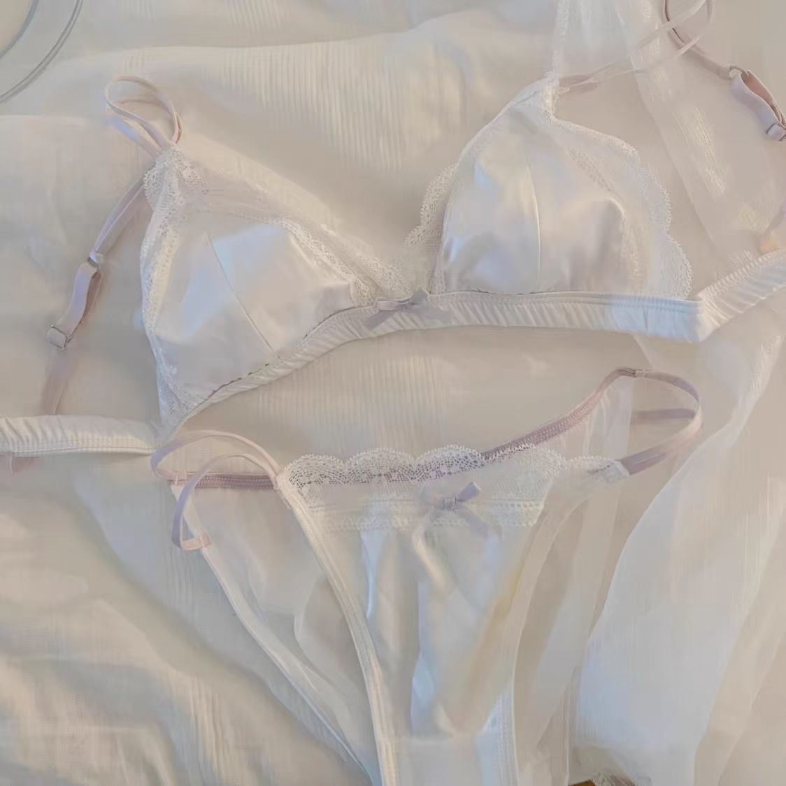 Damesondergoed met kleine borsten, dunne sexy kant zonder stalen ring, driehoekige cup, kleine push-up bh-set, zomer_voghion.com