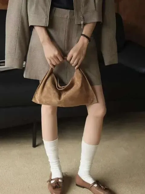 Karsta Krievijas mīksta jēra kašmira liela trīsstūrveida soma 2025. gada ziemas īstas ādas Veet sieviešu paduses plecu soma_voghion.com