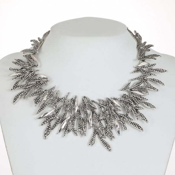 Design esagerato e atmosferico, collana di gioielli, catena per clavicola, accessorio femminile_voghion.com