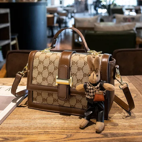 2023 Nieuwe Hot Selling Hoogwaardige Retro Keten Kleine Vierkante Tas Ontworpen door Vrouwelijke Minderheid voor Veelzijdige Skew Straddle Bag_voghion.com