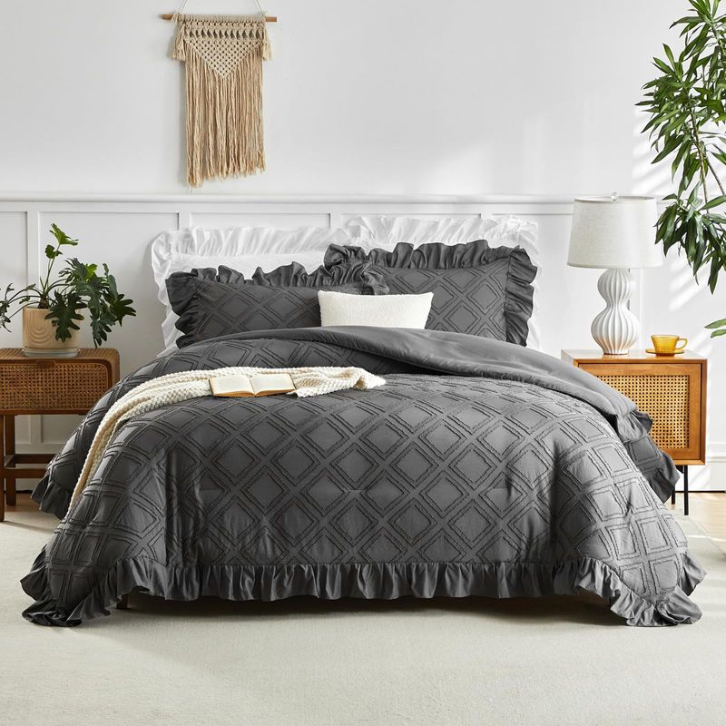 Dark Gray Ruffled Diamond Embroidery Tufts Breathable Queen Size Comforter Sets, All-Season Down-Alternative 3-Piece Bedding Set_voghion.com