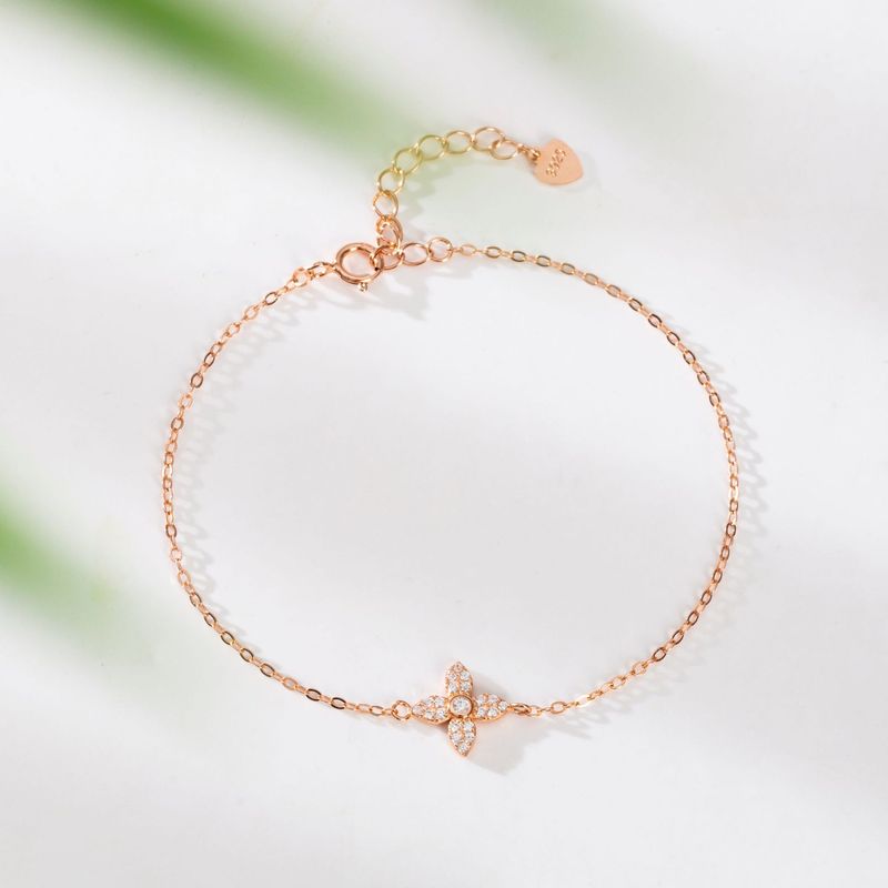 Bracelet de luxe léger en argent sterling S925 avec motif de niche haut de gamme en forme de trèfle à quatre feuilles pour femme incrusté de zircons ultra fins_voghion.com