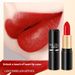 Lippenstift lässt sich leicht auftragen, ohne am Becher zu kleben. Feuchtigkeitsspendendes und pflegendes Make-up._voghion.com