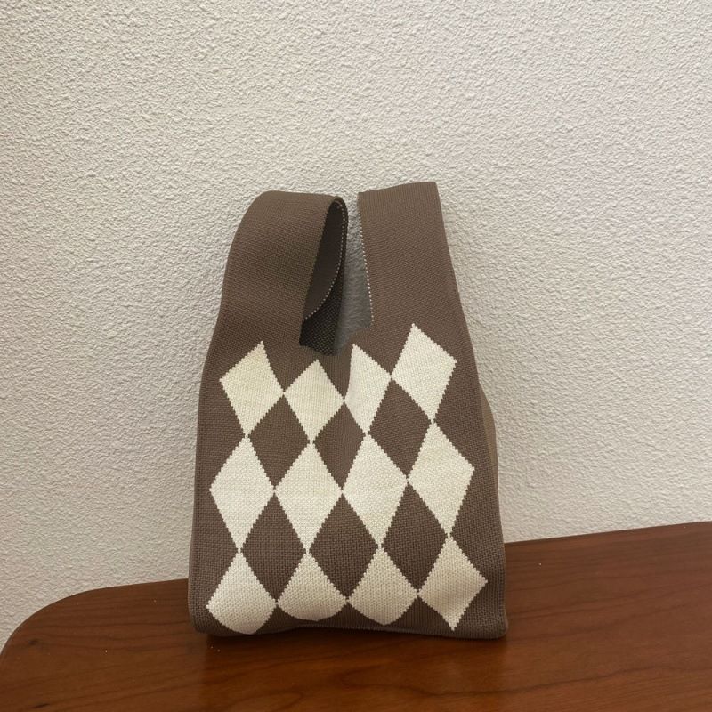 Versione coreana del design di nicchia di fascia alta Borsa a mano a contrasto di colore a forma di diamante Borsa a mano in maglia con personalità retrò e versatile_voghion.com