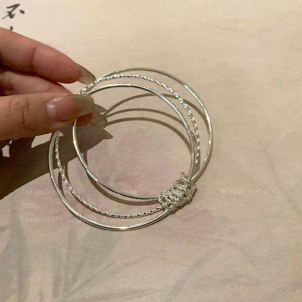 Bracciale multi-cerchio con campanella per donna, tendenza Ins, stile semplice e cool, bracciale versatile, lusso leggero, nicchia, elegante e_voghion.com
