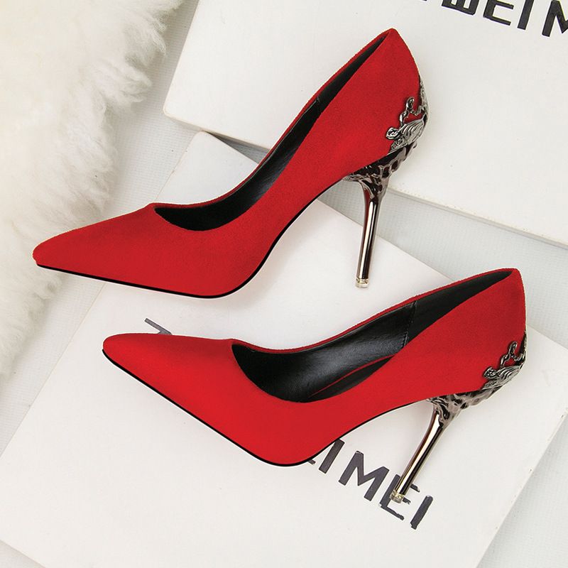 Pantofi singuri ascutit Pantofi de nunta dama Pantofi de mireasa rosii Tocuri stiletto din piele intoarsa scobite din metal_voghion.com