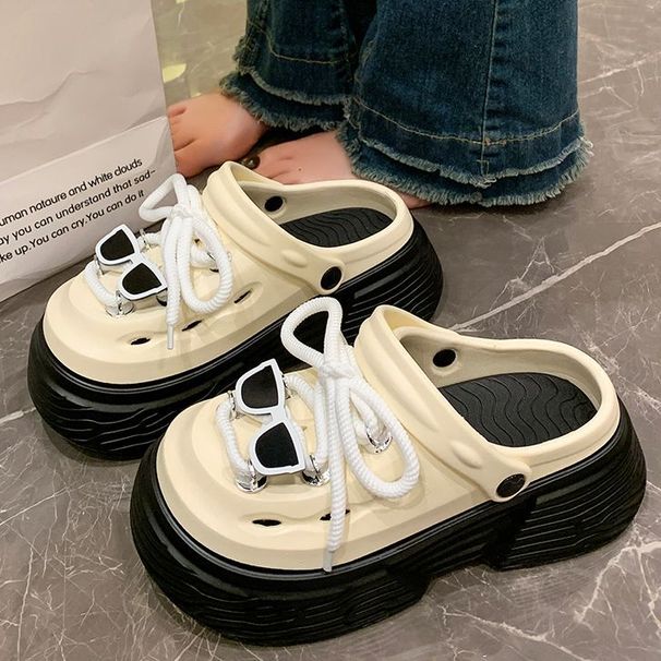 Célébrités avec les mêmes lunettes de soleil bicolores, chaussures perforées et semelles extra épaisses pour plus de confort_voghion.com