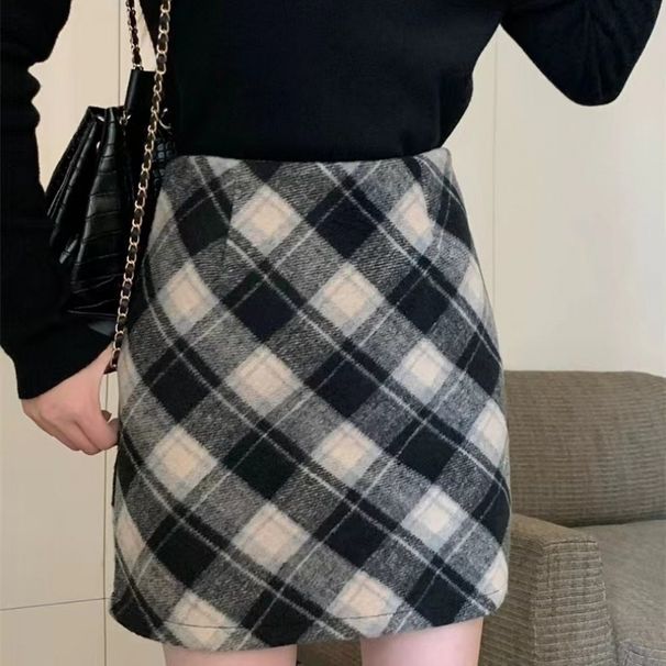 Temperamento: Gonna corta a trapezio snellente in vita alta in lana a quadri rossi per le donne in autunno e inverno 2024_voghion.com
