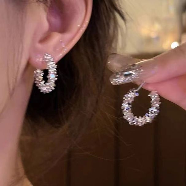 Orecchini pendenti lunghi e versatili in stile coreano 2024 con nappa per donna, design leggero e lussuoso con fiocco_voghion.com