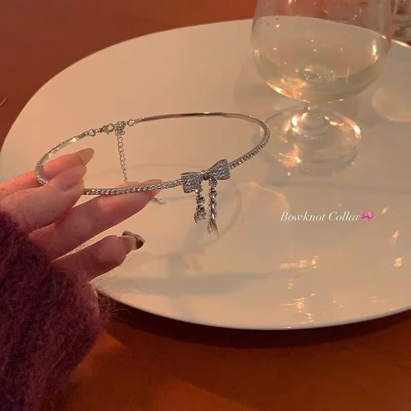 Gargantilla con lazo de diseño de nicho de lujo y luz de verano, collar de cadena de clavícula para mujer, cadena de suéter, cadena para el cuello_voghion.com