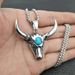 Collana con ciondolo a forma di testa di toro in acciaio al titanio e turchese lucido, stile punk_voghion.com
