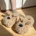 Schattige en pluizige puppy-stijl voor vrouwen, winterse binnenpantoffels met dikke zool en antislip, harige, zachte, warme katoenen pantoffels_voghion.com