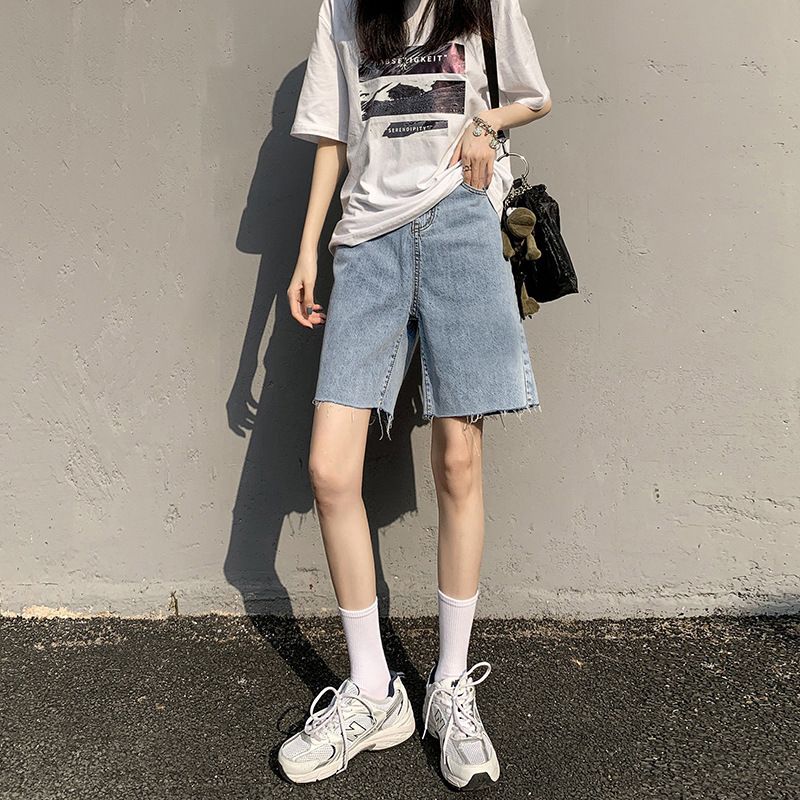 Pantaloni scurți din denim cu cinci puncte pentru femei, vara 2024, versiune coreeană nouă, cu margini aspre și găuri, talie înaltă și croială lejeră._voghion.com