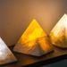 Mysteriöse Pyramide Mineral Nachtbett Einfache Moderne Kleine Schreibtischlampe Aufladen Induktion Schlafzimmer Schlaflicht_voghion.com