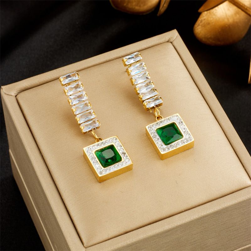 Boucles d'oreilles légères de luxe, niche à la mode, rétro, haut de gamme, diamant, émeraude, strass carrés, petites boucles d'oreilles de tempérament_voghion.com