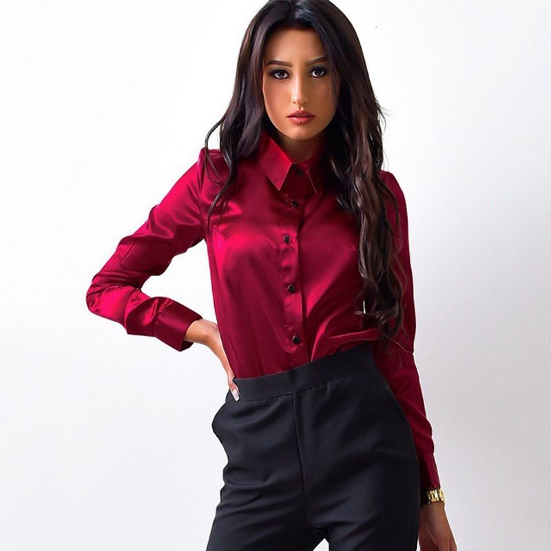 Abbigliamento da donna camicia piccola in raso a maniche lunghe con risvolto abbottonato_voghion.com