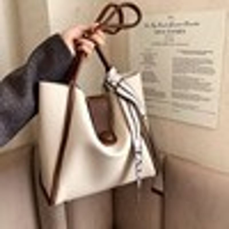 Large capacity spring for women in 2024, new and trendy single shoulder with a stylish texture, tote bag_voghion.com