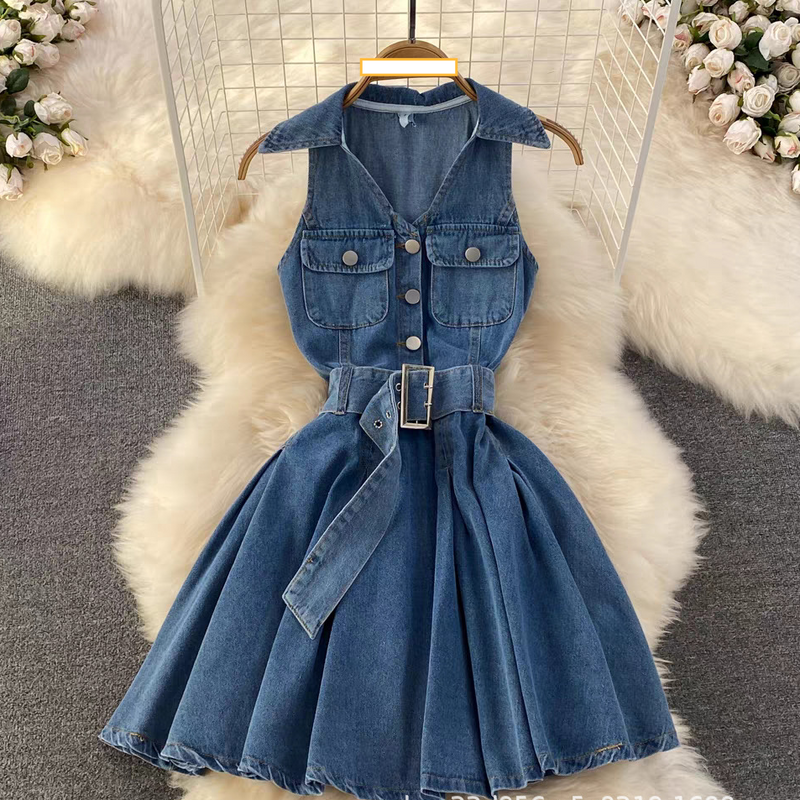 Damenbekleidung Sommer Hot Girl Sexy Jeansrock Design Neckholder Taille Kurzes zierliches A-Linien-Plissee-Kleid_voghion.com