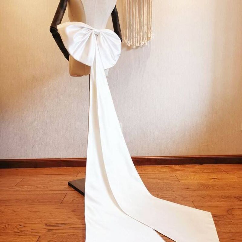 Damen Brautkleid Accessoires Laufstegkostüme Schauspieler Bühnenkostüme Satin Brautkleid mit großer Schleife_voghion.com