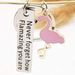 Flamingo-Geschenk für Damen, inspirierender Flamingo-Schlüsselanhänger. Vergiss nie, wie strahlend du bist._voghion.com
