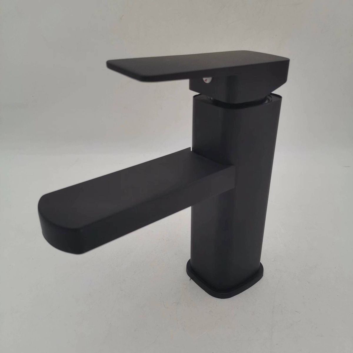 Manufacturer Wholesale Black Square Single Hole Basin Faucet Countertop Basin Bathroom Universal Hot And Cold Faucet_voghion.com