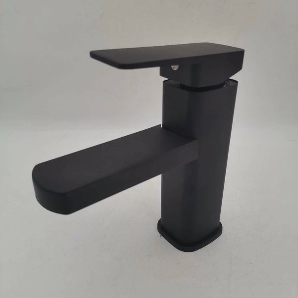 Manufacturer Wholesale Black Square Single Hole Basin Faucet Countertop Basin Bathroom Universal Hot And Cold Faucet_voghion.com