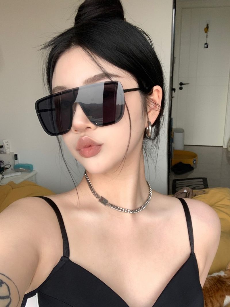 LazyZoom Internet-Famous And Vintage Oversized Frame Plane Sunglasses For A Slim Look_voghion.com