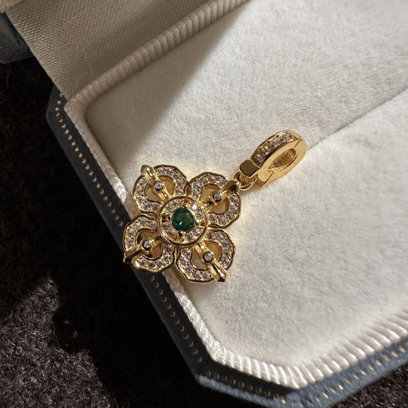 S925 Sterling Silver Light Luxury Green Zircon Pendant Simple Fashion Vintage Elegant Carved Pendant_voghion.com