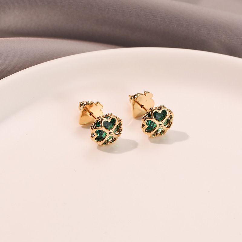 Orecchini piccoli squisiti con fiori a quattro foglie, orecchini femminili con fiori verdi, piccoli orecchini profumati con design temperamento, tendenza_voghion.com