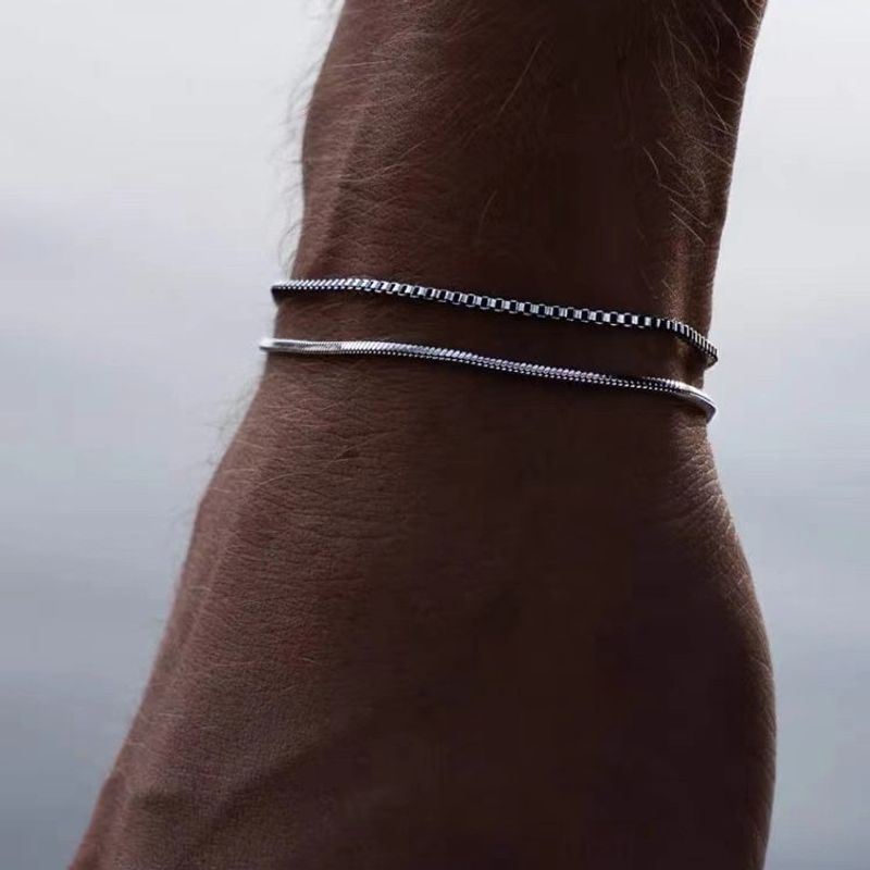 Bracciale in acciaio inossidabile a doppio strato semplice e di design di nicchia per uomo, alla moda, sportivo, per celebrità di Internet, resistente allo sbiadimento, versatile, da polso_voghion.com