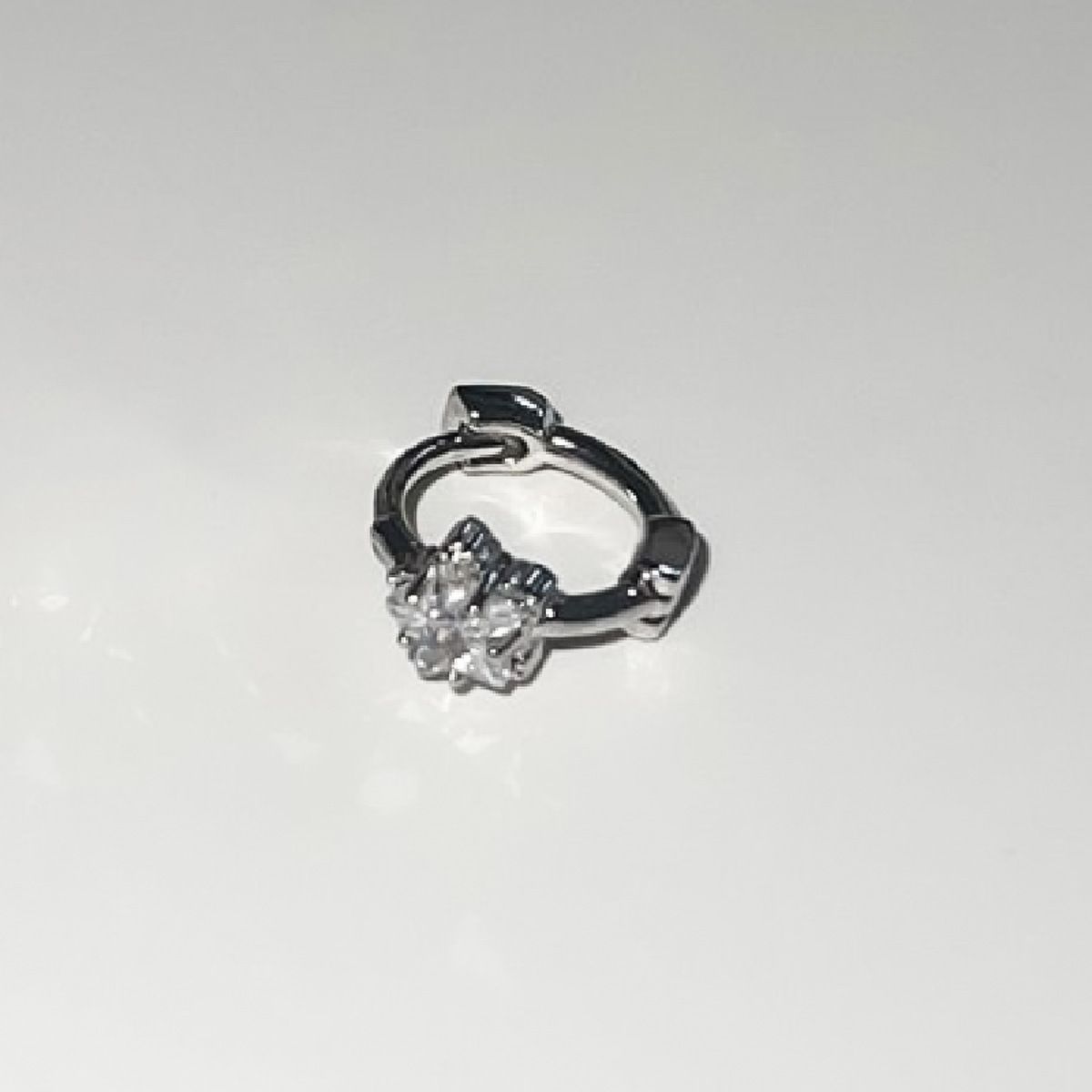 Piercing a forma di stella rosa con zircone, piccolo cerchio leggero, orecchini di lusso di alta qualità, design di nicchia, gioielli per le orecchie da donna_voghion.com