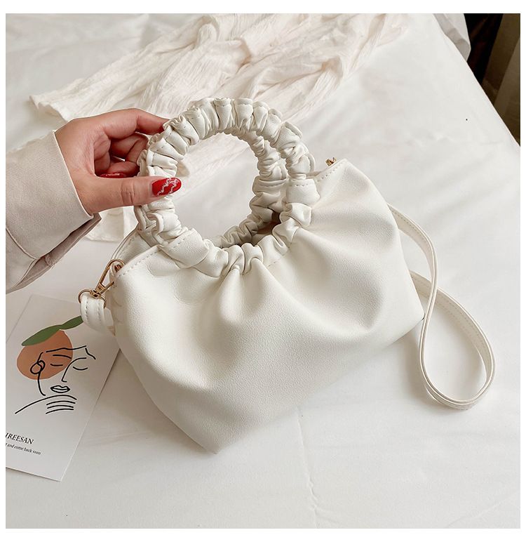 Borsa a tracolla con fibbia magnetica quadrata in pelle tinta unita da donna piccola in pelle tinta unita_voghion.com