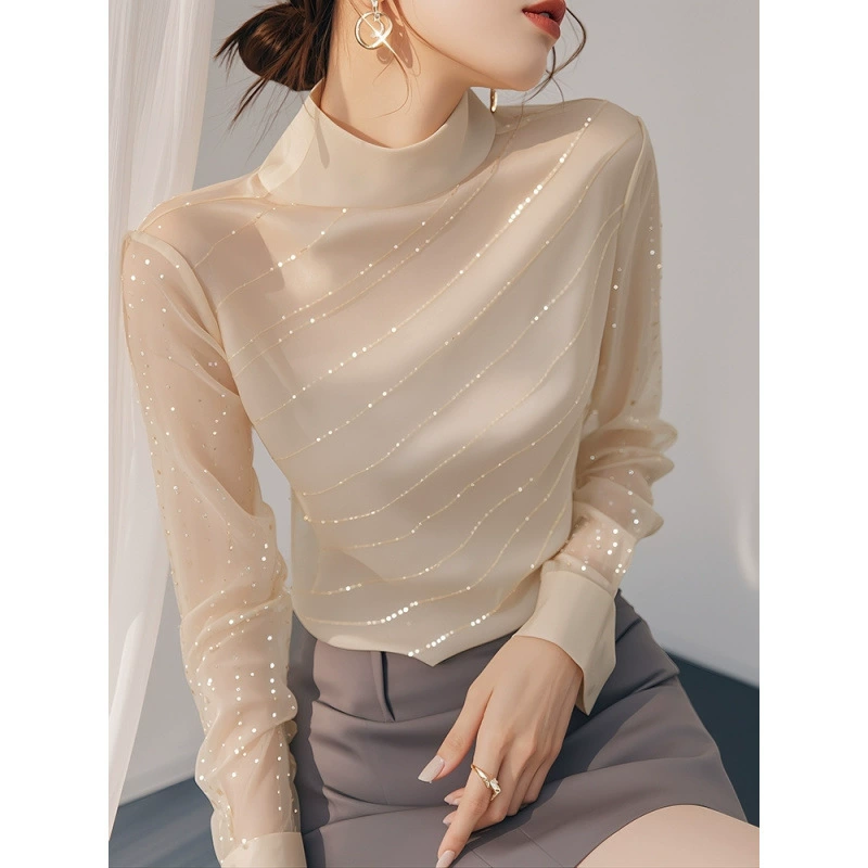 Camicia bianca da donna alla moda Senior con pantaloni bianchi e un abito A e Sa_voghion.com
