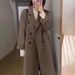 Damesjas van wolmix, lange, oversized trenchcoat met dubbele rij knopen voor de herfst/winter, casual en elegant in havermout, zwart, mokka, rood en grijs._voghion.com