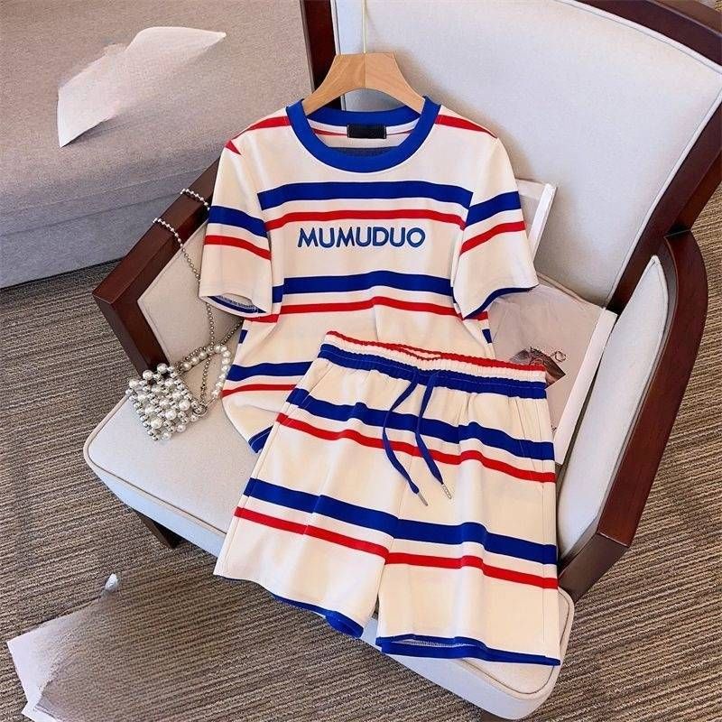 Damenbekleidung Mode Lässiger Sportanzug für Damen Sommer Neuer lockerer gestreifter Buchstaben Kurzarm-T-Shirt-Shorts Zweiteiliger Anzug_voghion.com