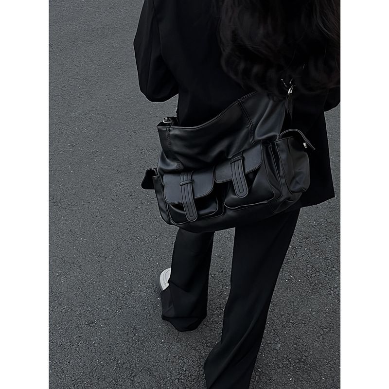 Borsa a tracolla grande in stile americano per motociclisti, di tendenza quest'anno, nera, per donna_voghion.com