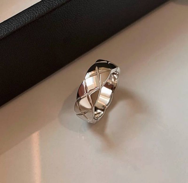 Bague en métal anti-décoloration de style petit parfum en or rose et argent avec motif de grille de diamants, légère, luxueuse et haut de gamme_voghion.com