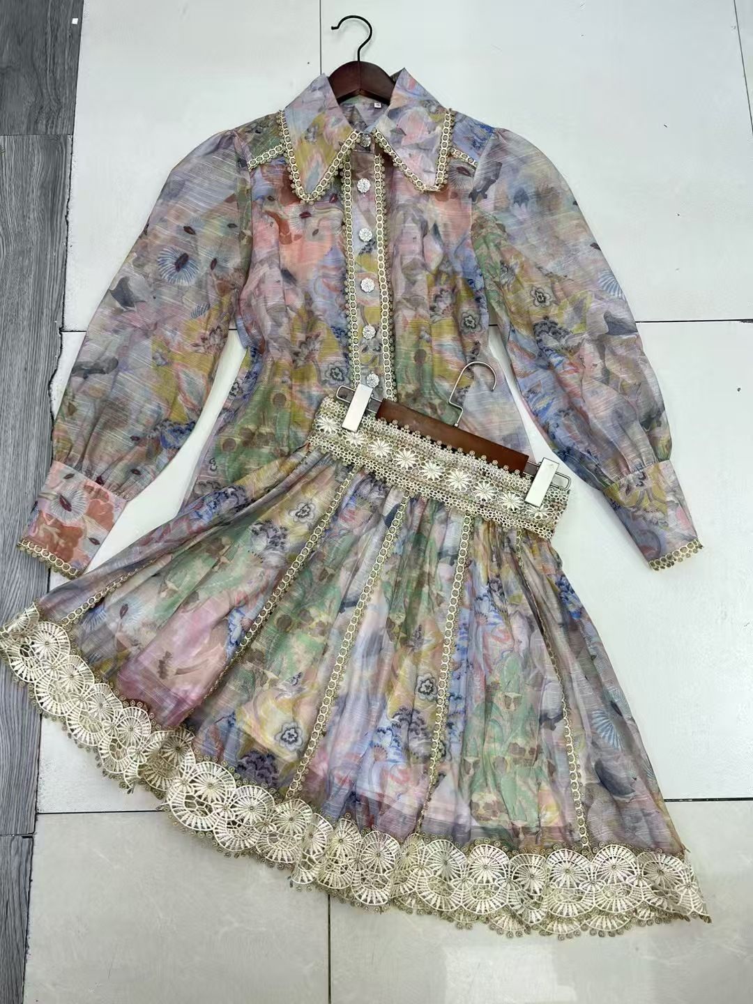 Completo da donna con gonna e top in pizzo stampato a maniche lunghe e design pesante, dieci pezzi_voghion.com