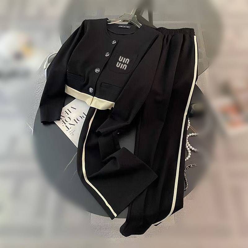 Completo sportivo casual alla moda per donna in autunno, elegante e attillato, piccolo cardigan in stile fragranza, pantaloni a gamba larga, completo in due pezzi_voghion.com