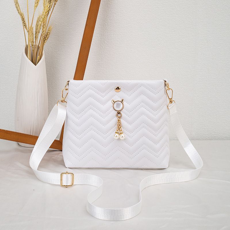 Borse da donna Nuova moda Modello a onda Linea di cucito Decorazione di perle Borsa a tracolla da donna Borsa a tracolla Borsa a secchiello All'ingrosso_voghion.com