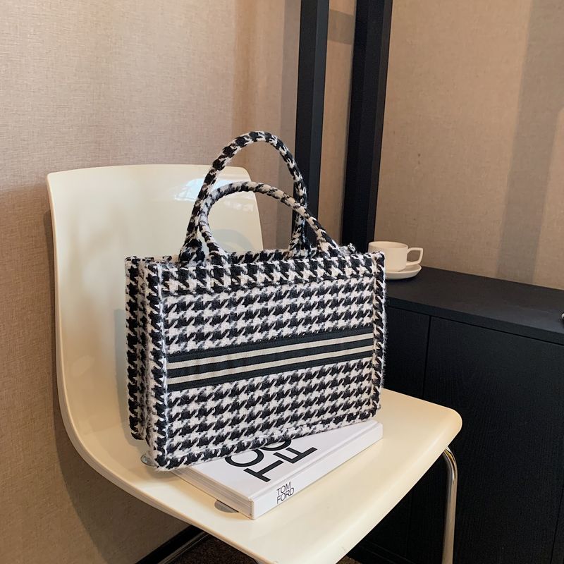 Women's Bag Large Capacity New Autumn Versatile Shoulder Bag Texture Handheld Class Commuting Tote Bag_voghion.com