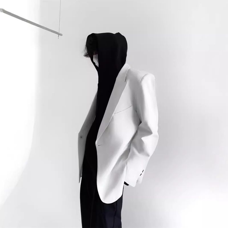Stilvolle Anzugjacke mit weißem, gepolstertem Schulterbereich und Lederkragen im neuen Stil für einen trendigen, lässigen, locker hängenden Einzelanzug für Herren_voghion.com