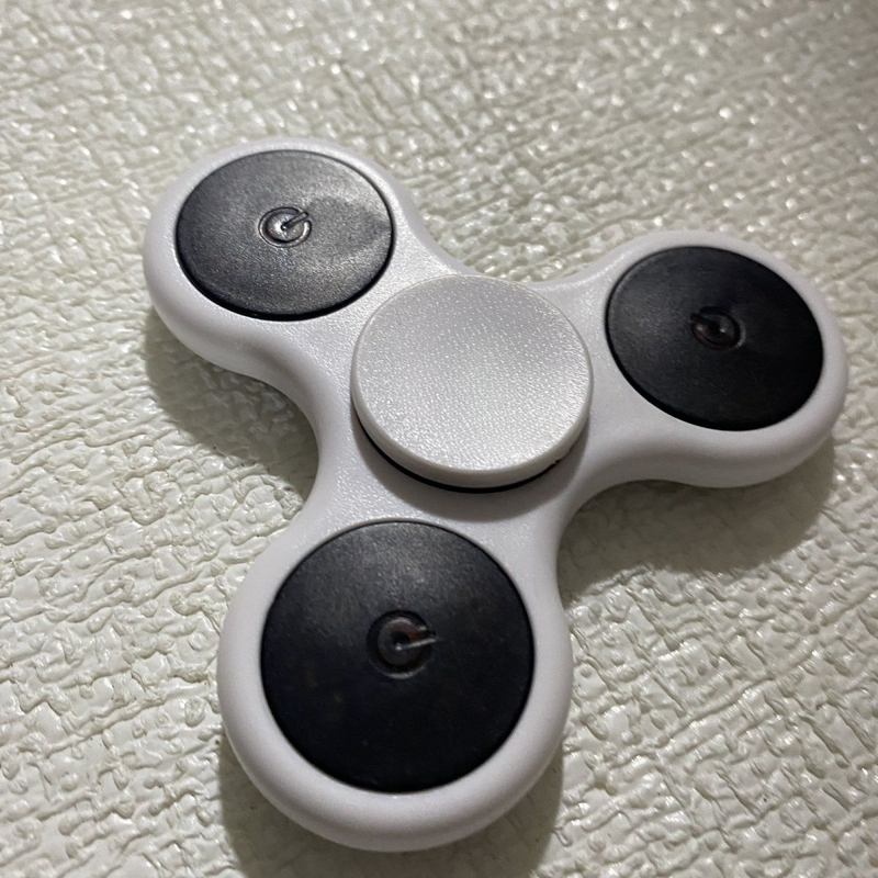 Send Four Fingertip Gyroscope Cargo Batteries With Low Battery And Slight Appearance Defects For The First Generation_voghion.com