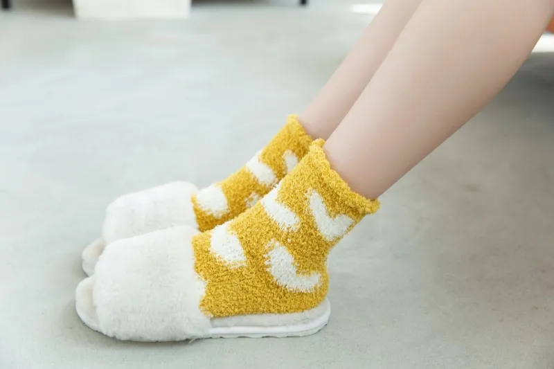 Chaussettes d'hiver en polaire corail pour femmes, sans perte de cheveux, dessin animé d'amour, peluche, épaissies, chaudes, style japonais, sommeil, confinement, chaussettes de sol_voghion.com