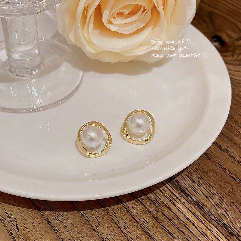 Silver Needle Net Red Pearl French Light Luxury, Small and Popular High end Earrings, Female Korean Style Earrings_voghion.com
