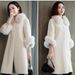 Cappotto in pelliccia sintetica da donna – Giacca invernale di media lunghezza con collo in pelliccia di volpe in bianco, rosa nebbia e beige_voghion.com