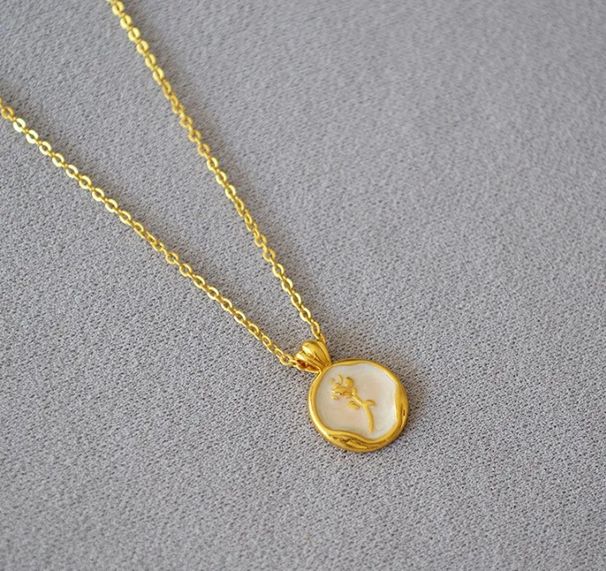 French Elegant Natural Freshwater Pearl Necklace Women's European And American Light Luxury Pearlescent White Enamel Retro Pendant Collarbone Chain_voghion.com