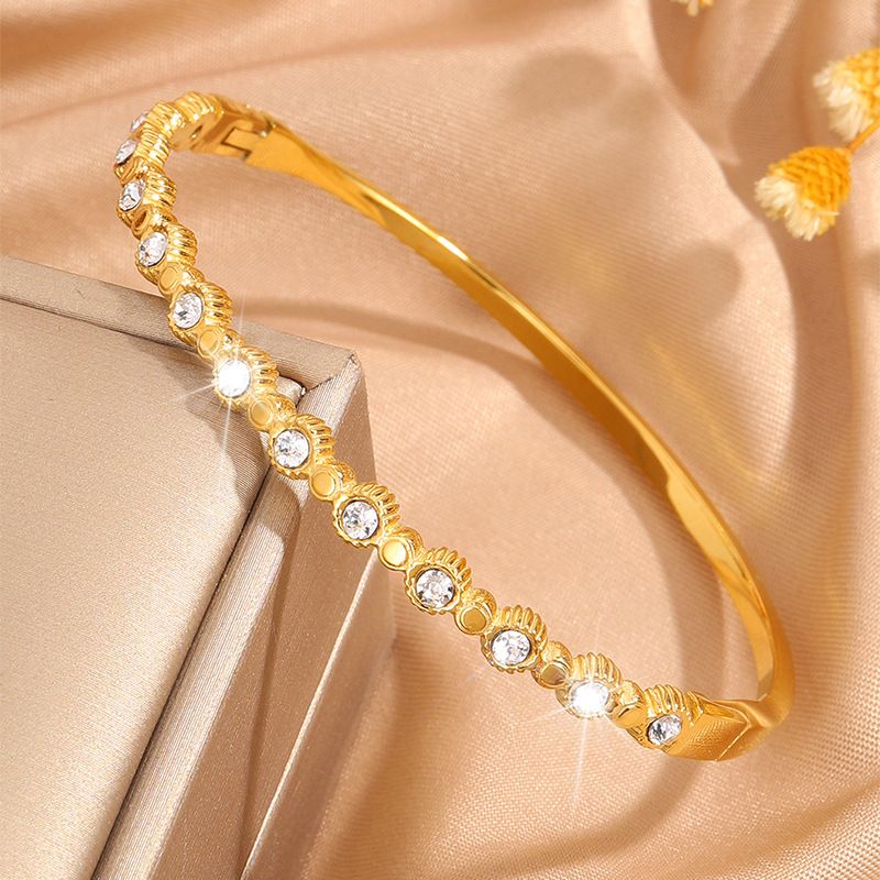 A High-end Diamond-encrusted Simple And Fashionable Titanium Steel Bracelet_voghion.com