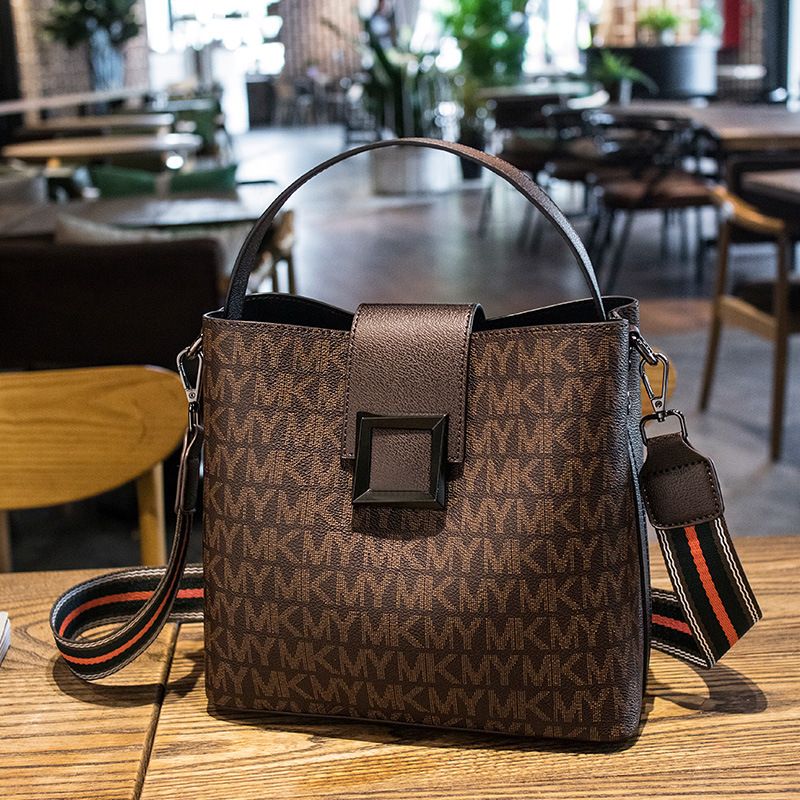 Borsa a tracolla monospalla alla moda, nuova borsa a secchiello alla moda 2022, borsa a mano elegante e stampata_voghion.com